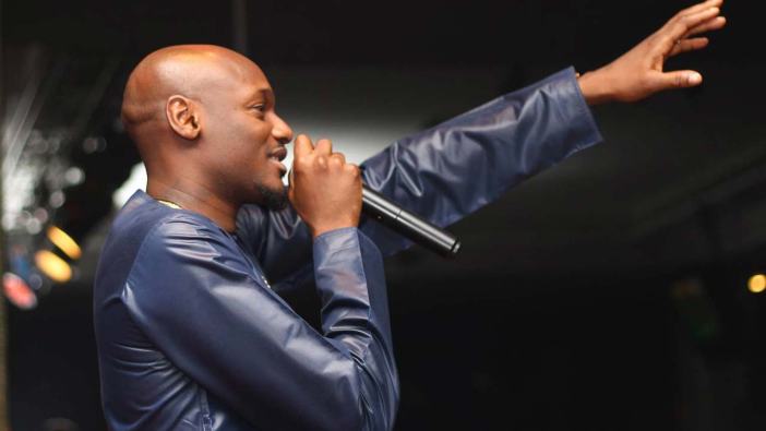 2face_IdibiaPerforming